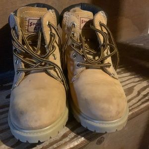 Boys boots